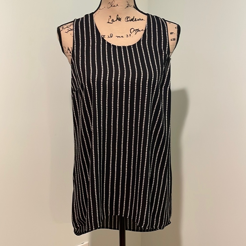 DR2 blouse black and white size small